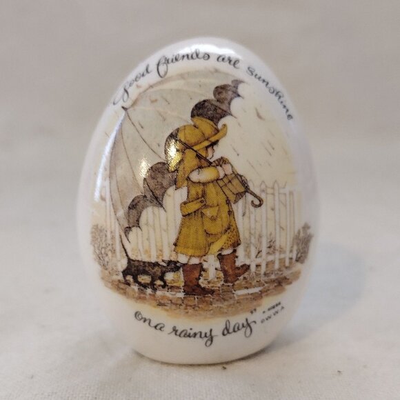 Vintage 1973 Holly Hobbie Good Friends are Sunshine On A Rainy Day Porcelain Egg - Picture 1 of 8
